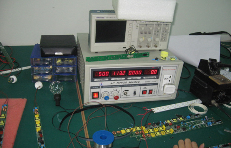 SHENZHEN YUCHIP LIGHTING CO., LTD línea de producción del fabricante